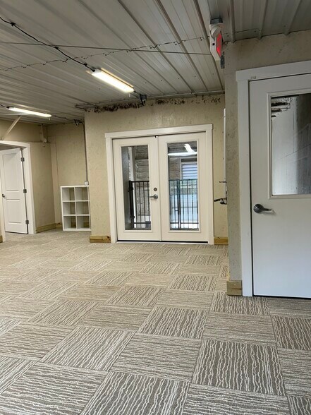 More Photos Of 9 Spanish Pass Rd, Boerne Showroom For Lease