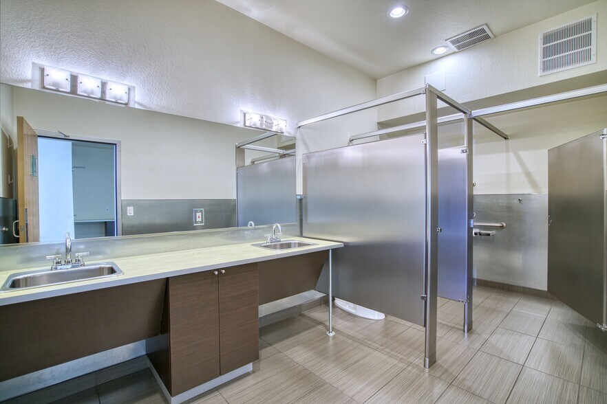 More Photos Of 724 Main Street Plaza, Longmont Storefront Retail Office For Sale