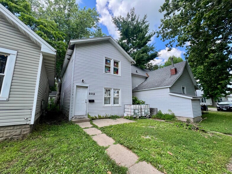 More Photos Of 2502 Pine Ave, Mattoon Apartments For Sale