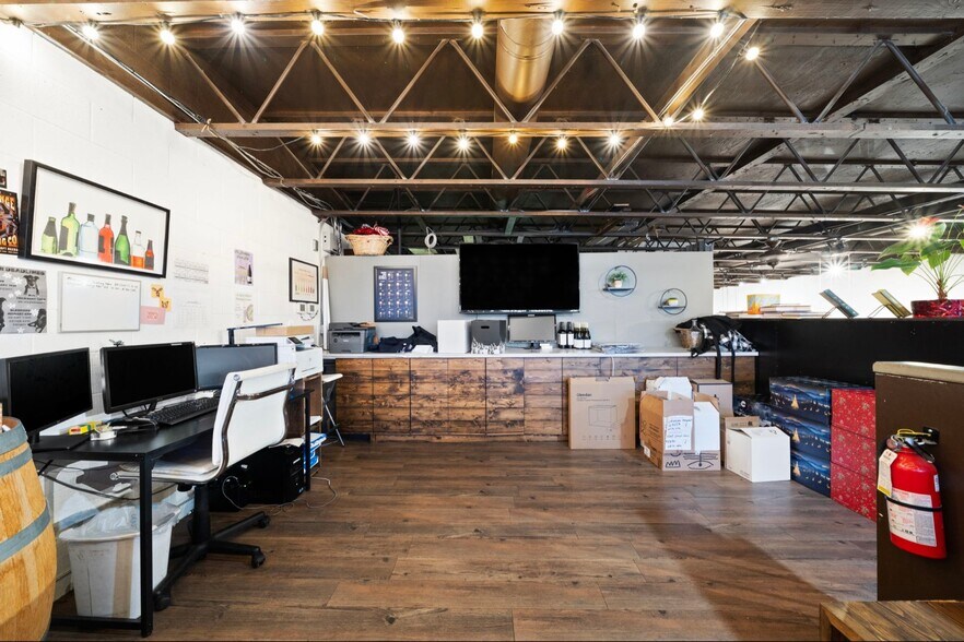 More Photos Of 5650 Dunbar St, Vancouver Storefront For Sale