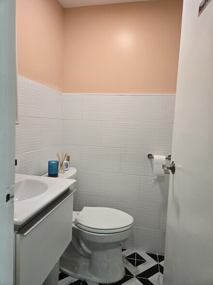 More Photos Of 232 Stuyvesant Ave, Lyndhurst Storefront Retail Residential For Sale
