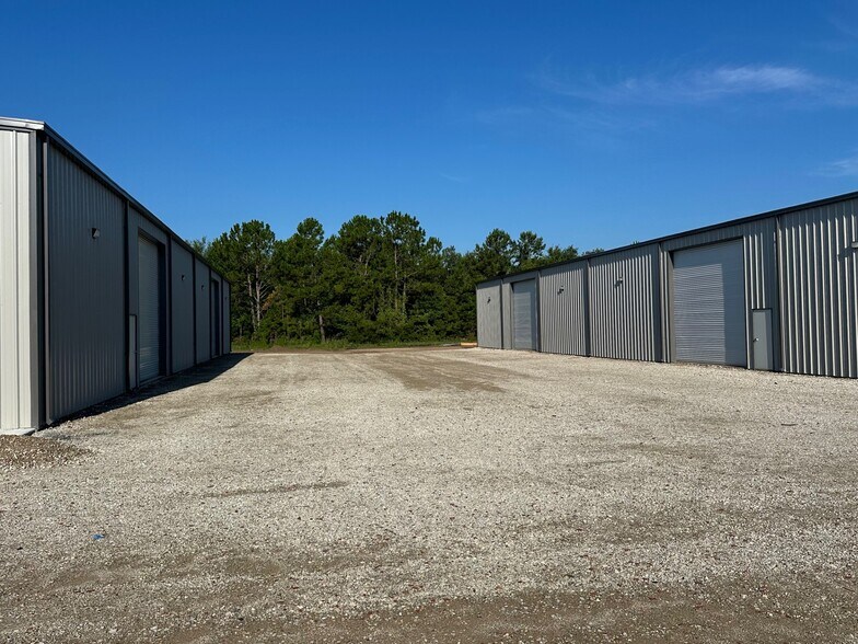 More Photos Of 3304 Hutchinson Ave, Adel Light Manufacturing For Lease
