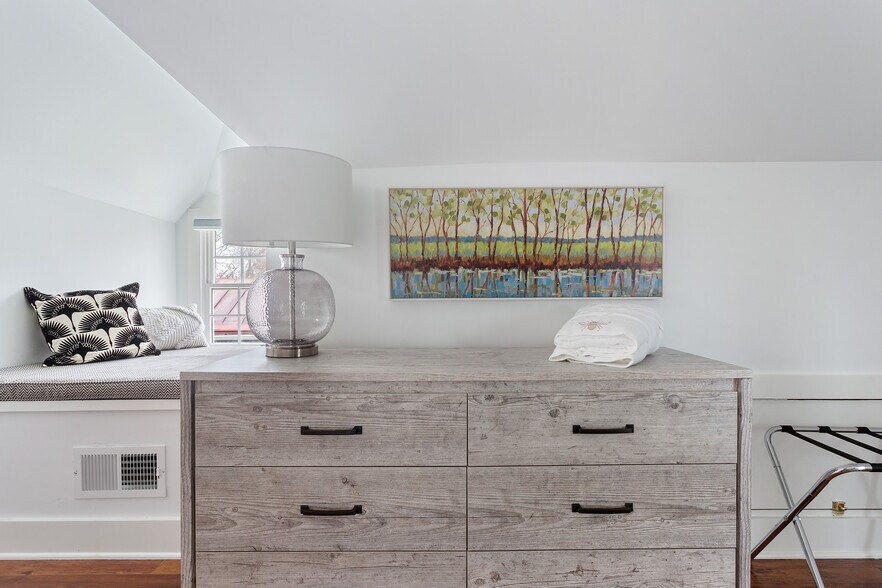 More Photos Of 184 Ashley Ave, Charleston Specialty For Sale