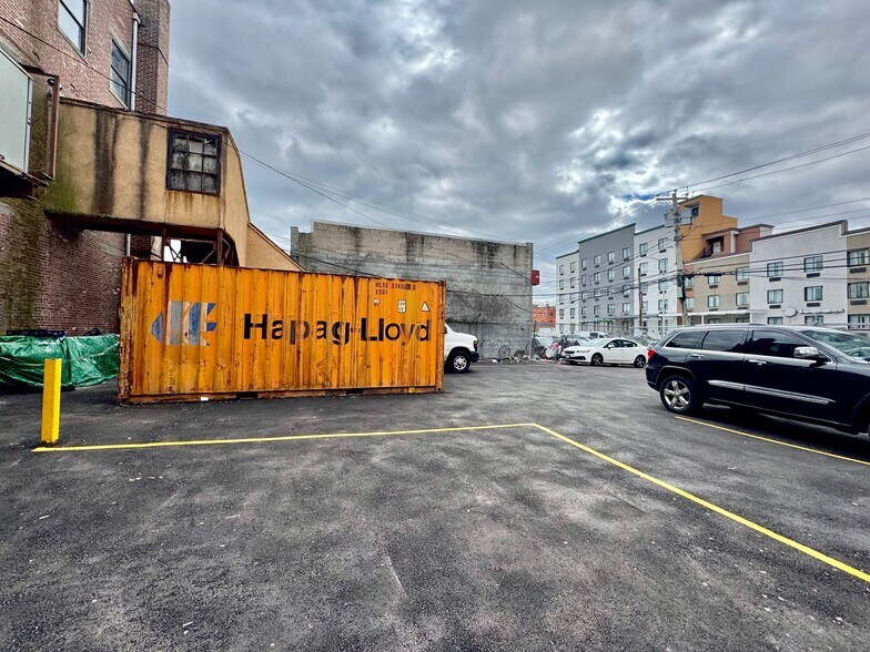 More Photos Of 1027 Beach 20th St, Far Rockaway General Retail For Sale
