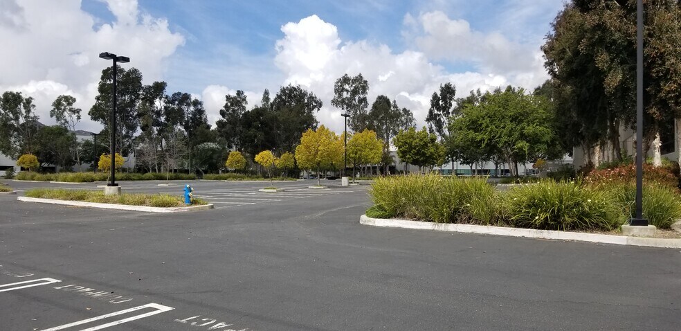 More Photos Of 2100 Corporate Center Dr, Thousand Oaks Medical For Lease