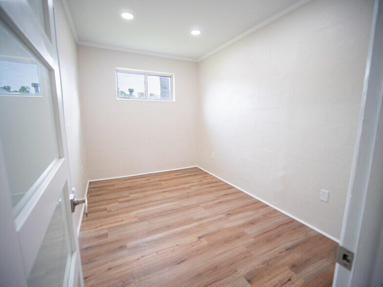 More Photos Of 110-112 Irvin Ave SW, Live Oak Medical For Sale