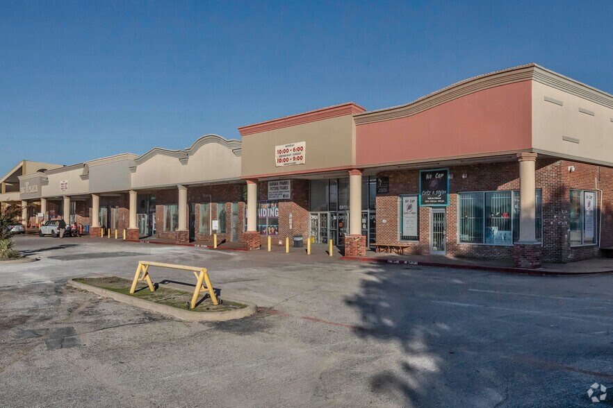 More Photos Of 4515 Village Fair Dr, Dallas General Retail For Sale