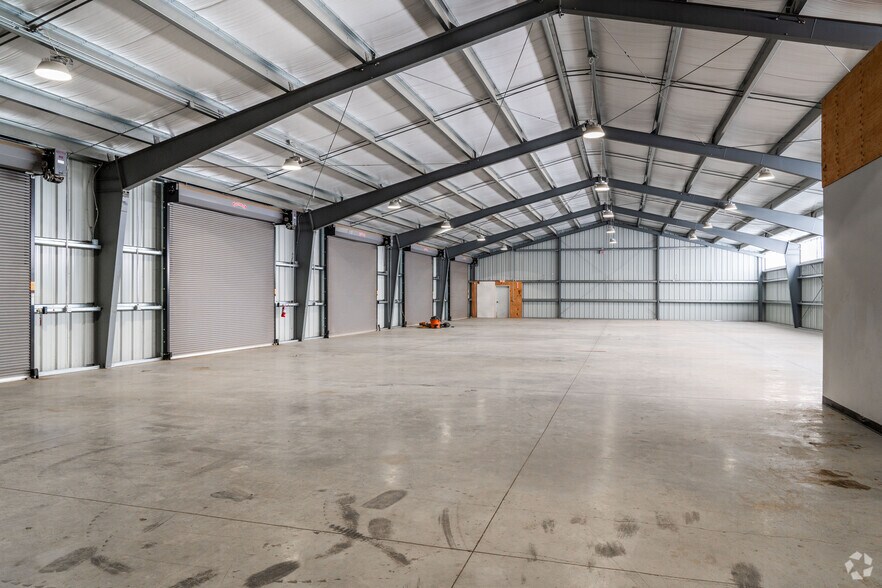 More Photos Of 3124 Blossom Dr NE, Salem Warehouse For Lease