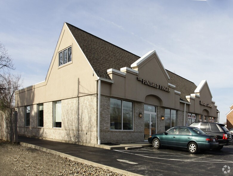 Primary Photo Of 5456 Mayfield Rd, Lyndhurst Storefront For Lease