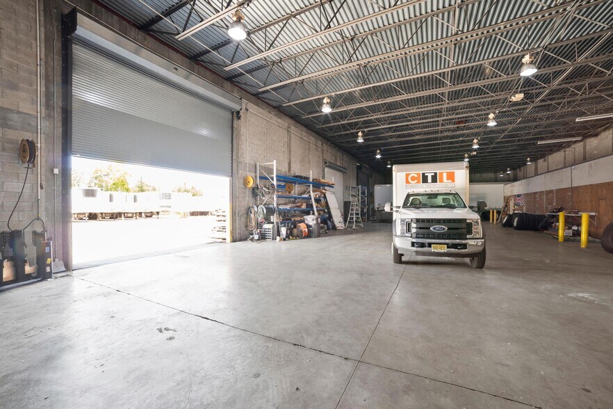 More Photos Of 5205 Tylerlakes Blvd, West Palm Beach Warehouse For Lease