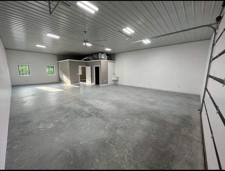 More Photos Of 3139 N Westbury Village Dr, Bloomington Light Distribution For Lease