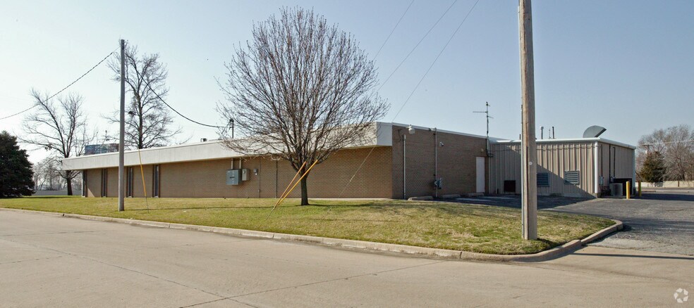 More Photos Of 12129 E Skelly Dr, Tulsa Office For Sale