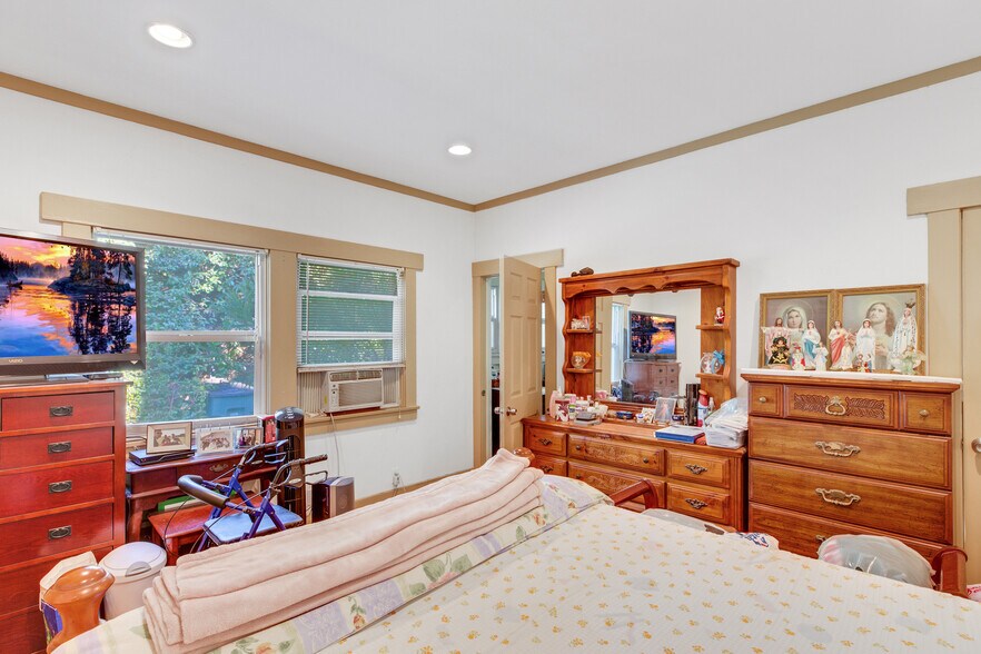 More Photos Of 1562 N Lake Ave, Pasadena Apartments For Sale