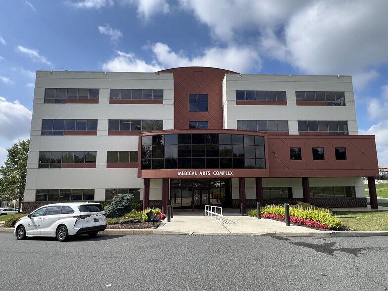 More Photos Of 700 W Lea Blvd, Wilmington Medical For Lease