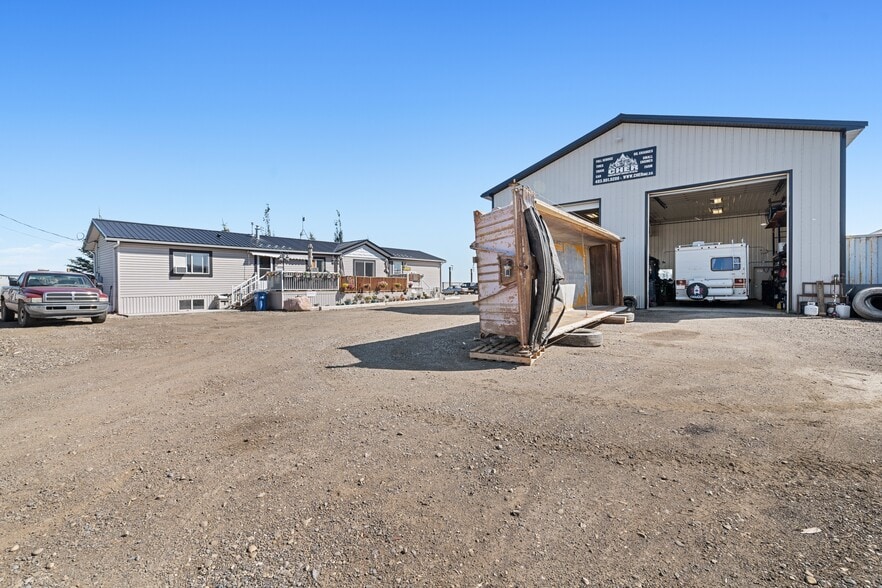More Photos Of 81 Barstow St, Carseland Auto Repair For Sale