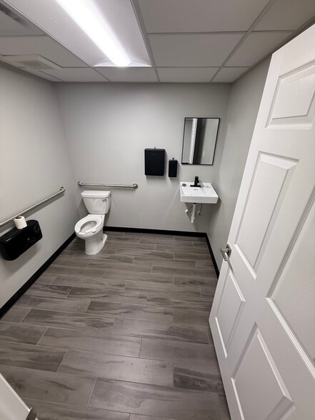 More Photos Of 7900 Dr. Martin Luther King, J St N, Saint Petersburg Medical For Lease