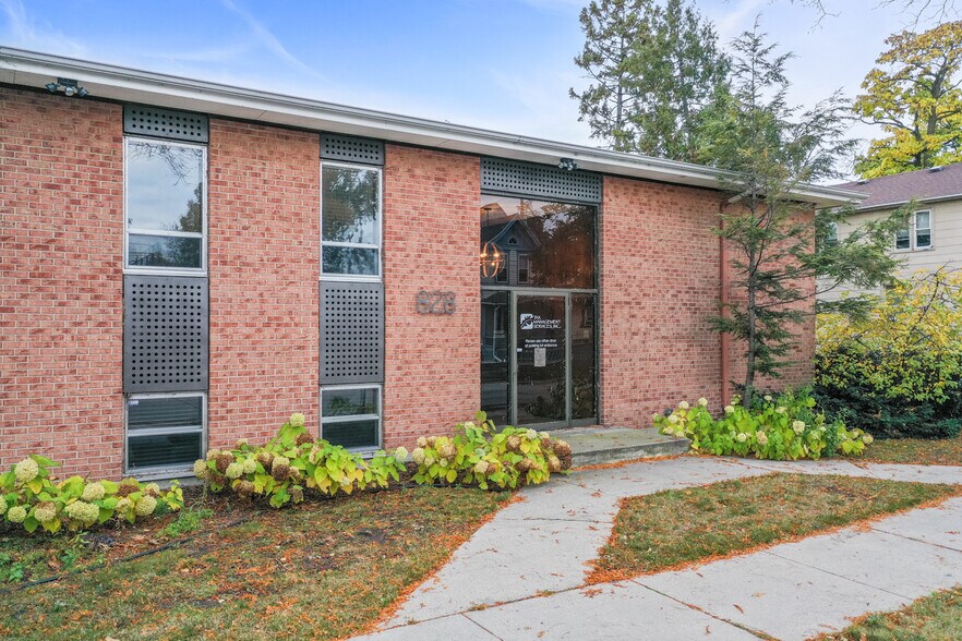 More Photos Of 828 Cherry St, Green Bay Office Residential For Sale