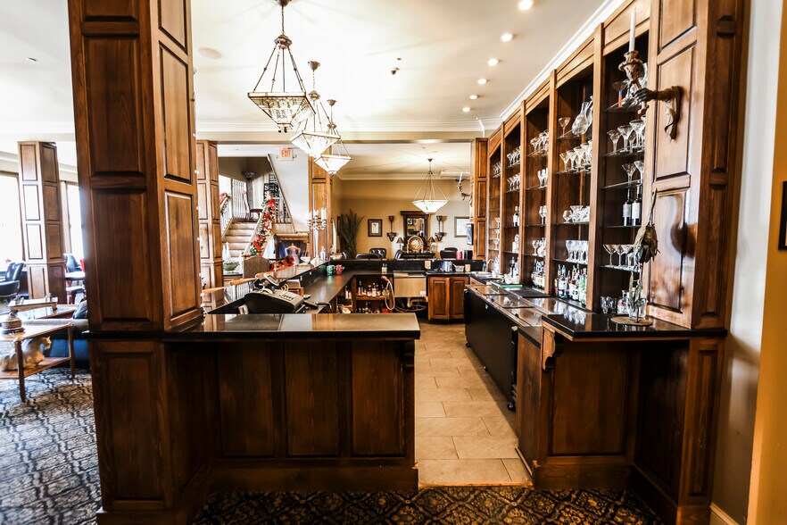 More Photos Of 1024 Noble St, Anniston Storefront Retail Office For Sale