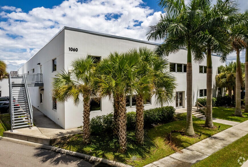More Photos Of 1060 Goodrich Ave, Sarasota Warehouse For Sale