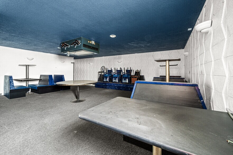 More Photos Of 2430 Lake Ave, Pueblo Bar For Sale