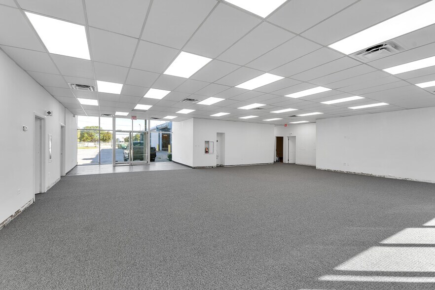 More Photos Of 271 Dingens St, Buffalo Warehouse For Lease