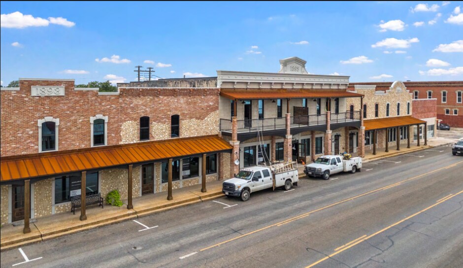 More Photos Of 201-213 S Main St, McGregor Storefront Retail Office For Lease