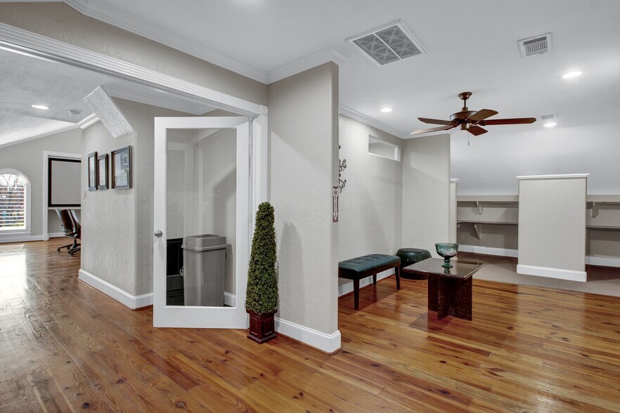 More Photos Of 12802 Willow Centre Dr, Houston Office For Sale