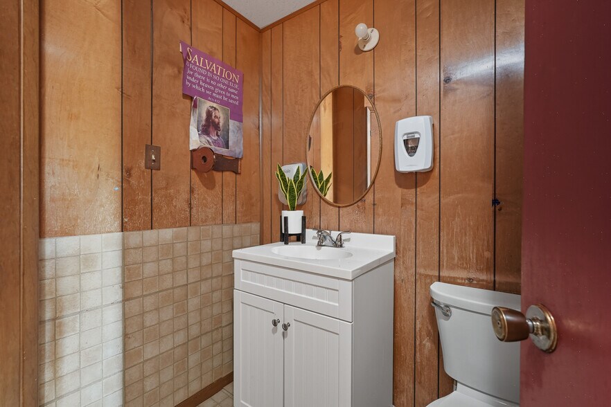 More Photos Of 1510 Portland Ave, Abilene Lodge Meeting Hall For Sale