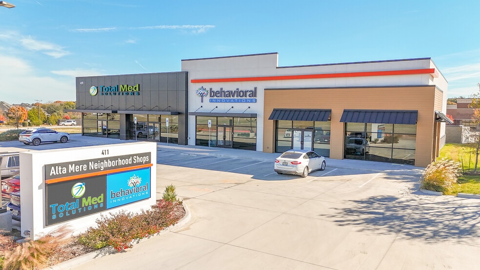 More Photos Of 401-411 Alta Mere Dr, Fort Worth Storefront For Sale