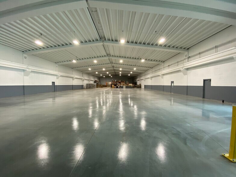 More Photos Of 53 Ayer Rd, Littleton Warehouse For Lease