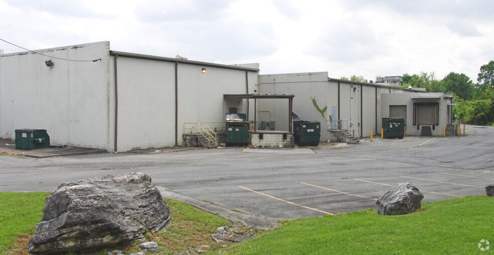 More Photos Of 3302 W Market St, Johnson City General Retail For Lease