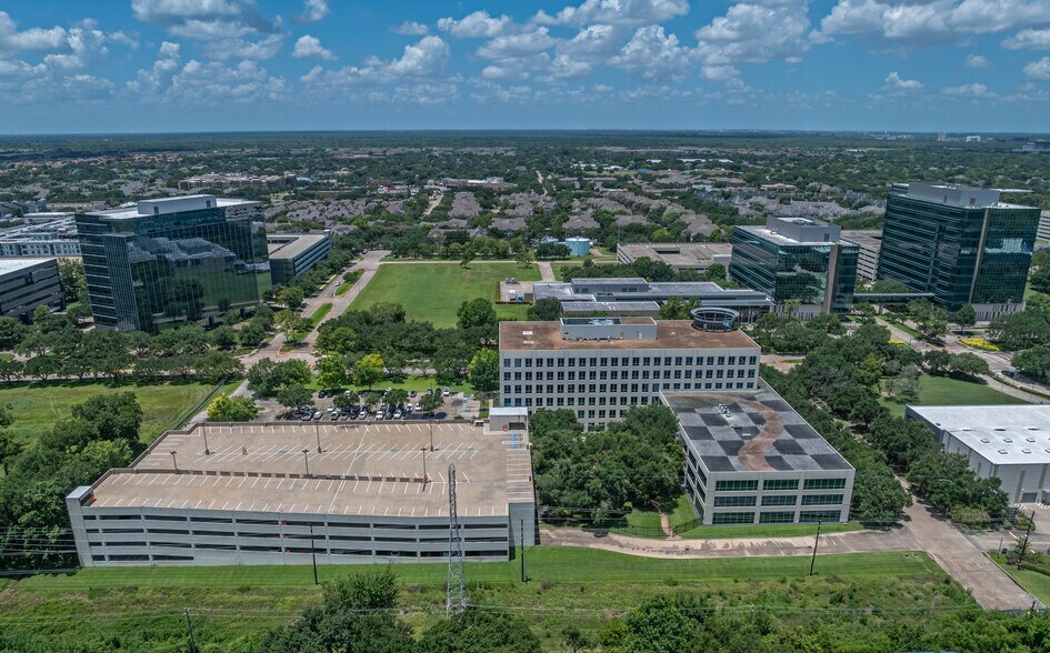 More Photos Of 1401 Enclave Pky, Houston Office For Sale