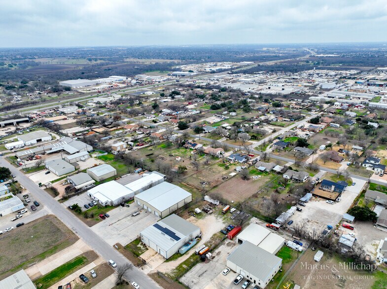 More Photos Of 209 Tradesmen Dr, Hutto Warehouse For Sale