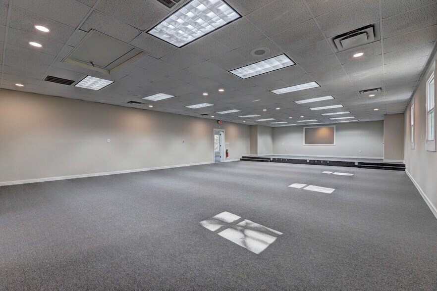 More Photos Of 3470 GA-42, McDonough Specialty For Sale