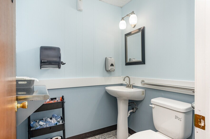 More Photos Of 7261 Gratiot Rd, Saginaw Medical For Sale