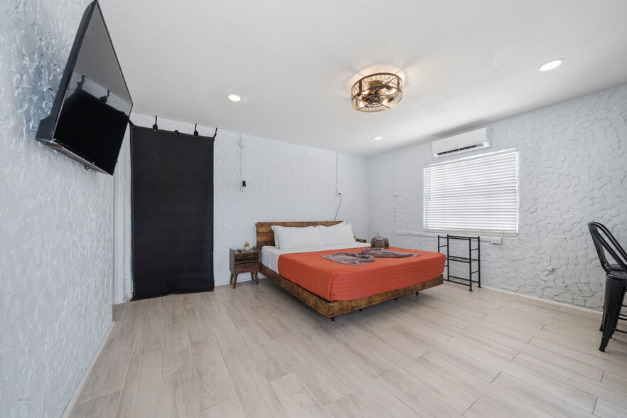 More Photos Of 602 Poinsettia Ave, Clearwater Beach Hotel For Sale