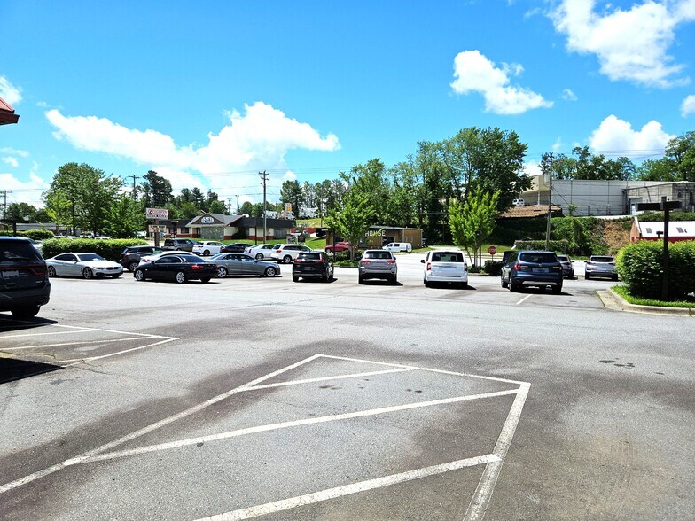 More Photos Of 1216 Asheville Hwy, Hendersonville Auto Dealership For Lease
