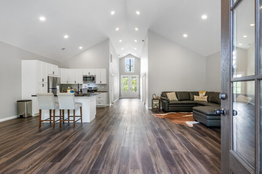 More Photos Of 1049 Oregon Rd, Lascassas Specialty For Sale