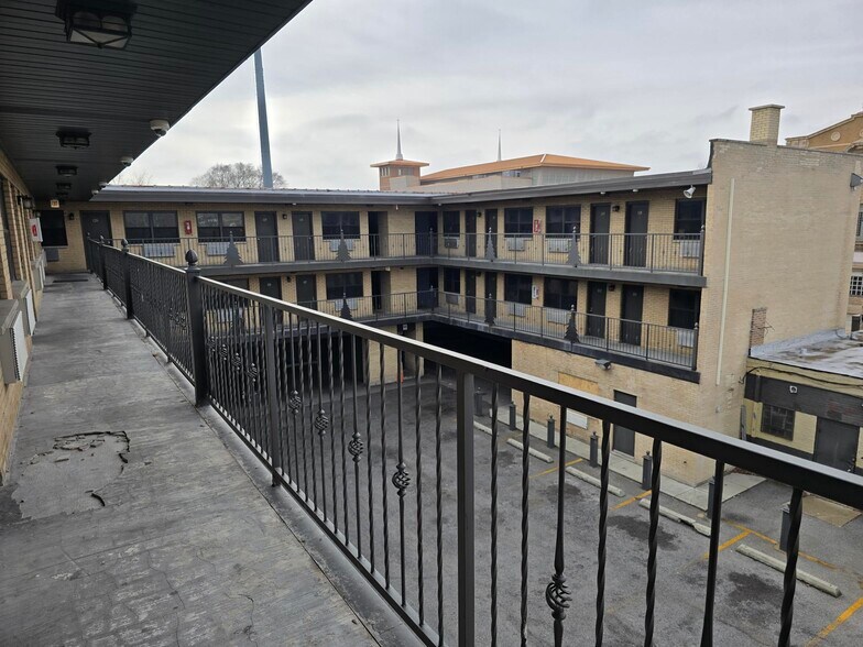 More Photos Of 7621 S Cottage Grove Ave, Chicago Hotel For Sale