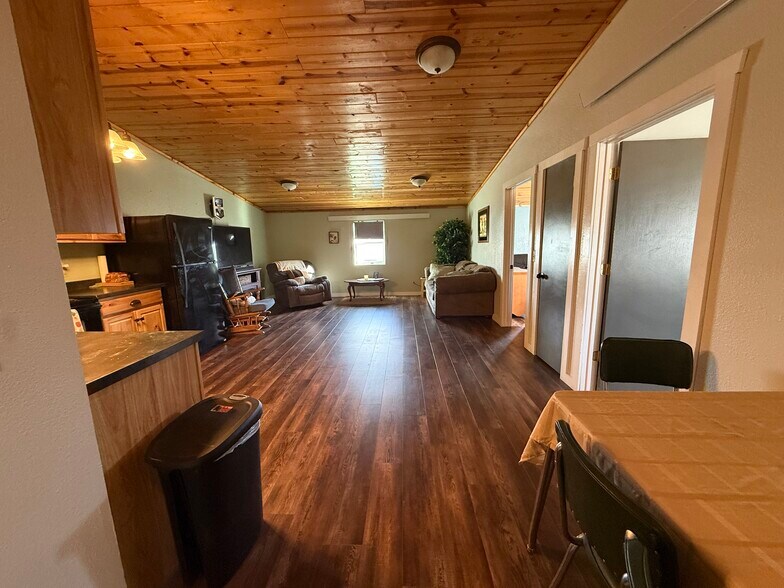 More Photos Of 101 E 4th St, Newell General Retail For Sale