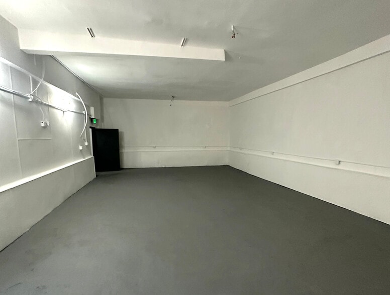 More Photos Of 3361 Union Pacific Ave, Los Angeles Warehouse For Sale