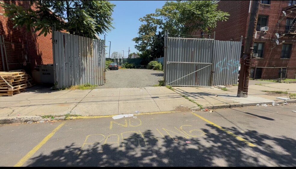 Primary Photo Of 531-535 E 82nd St, Brooklyn Land For Sale