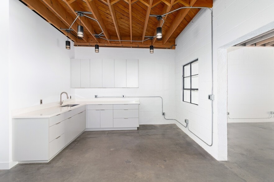More Photos Of 1732 Victory Blvd, Glendale Loft Creative Space For Lease