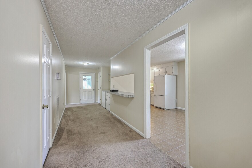 More Photos Of 106 Mayrant St, Summerville Office For Sale