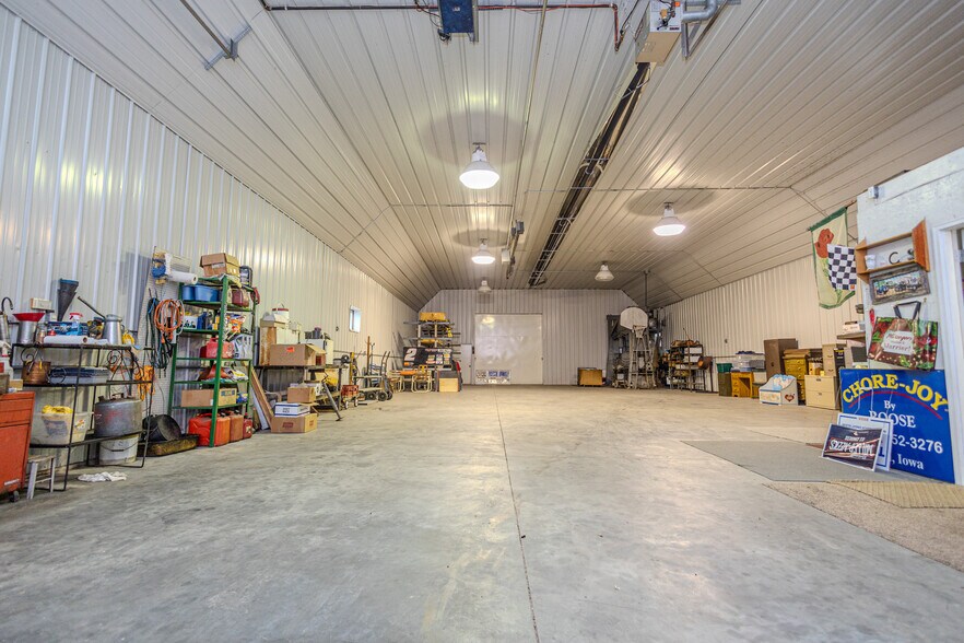 More Photos Of 2090 Idaho Dr, Pella Manufacturing For Sale