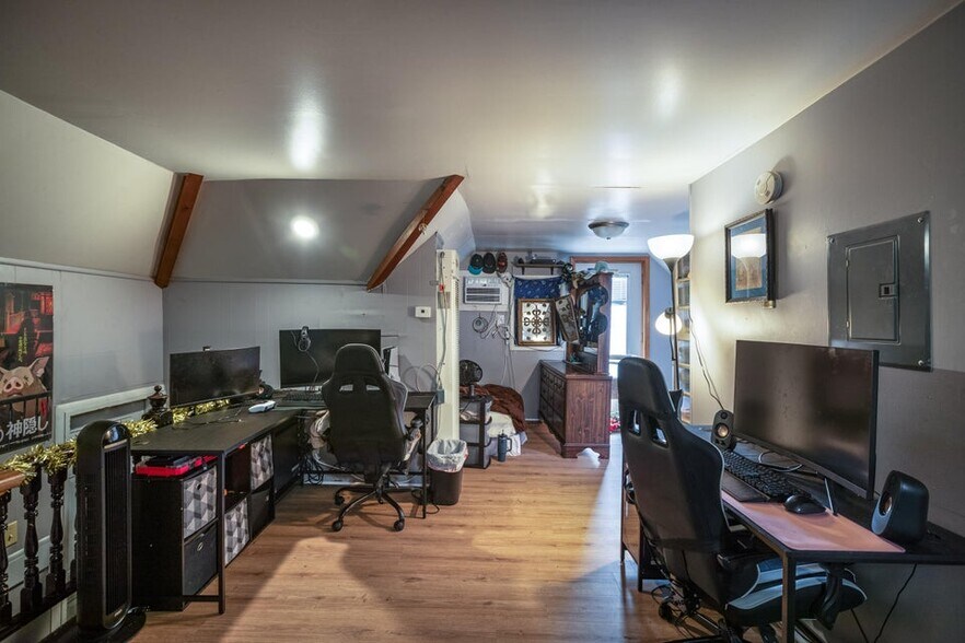 More Photos Of 1601 Jackson St, La Crosse General Retail For Sale