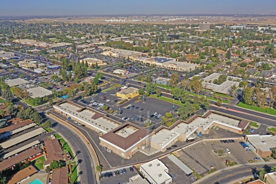 More Photos Of 4703-5021 Stockdale Hwy, Bakersfield General Retail For Sale