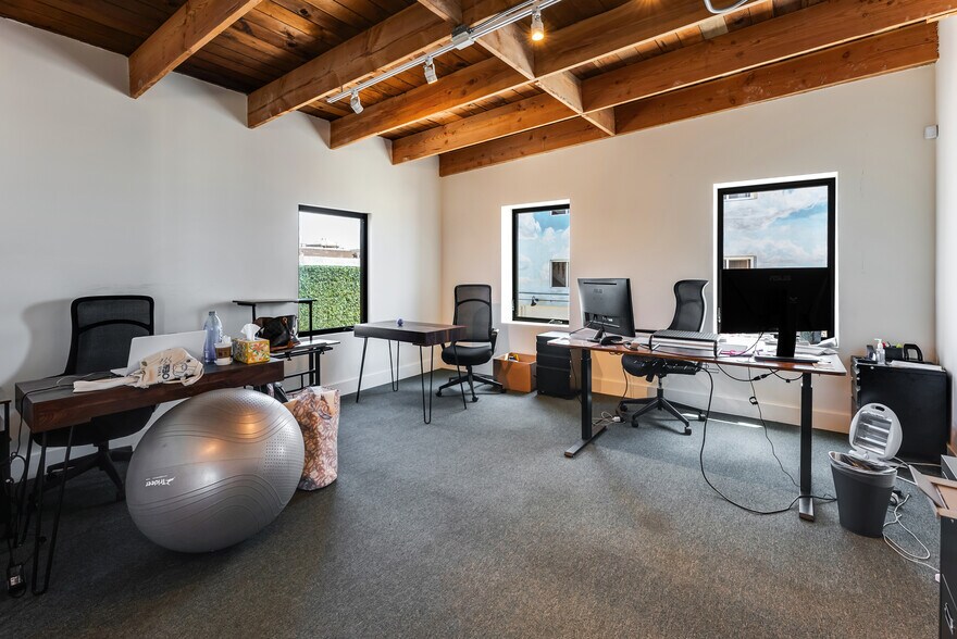 More Photos Of 1011 Ocean Front Walk, Venice Storefront Retail Office For Sale