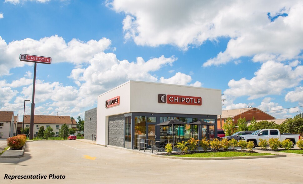 More Photos Of 902 Scott Dr, Piqua General Retail For Sale