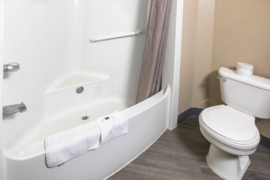 More Photos Of 65 S Grand Ave, Fort Lupton Hotel For Sale